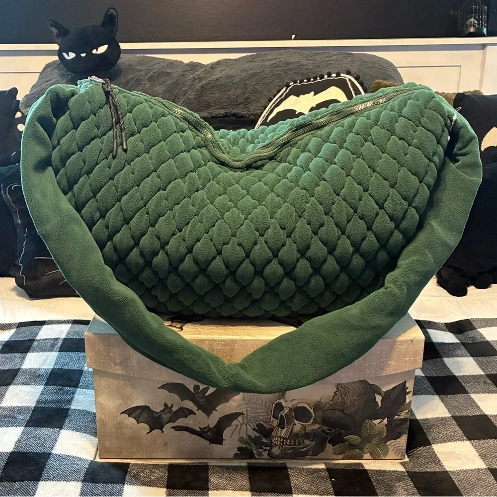 Free People Pucker Up Fleece Carryall Quilted, Adjustable strap, NWT - Picture 5 of 13